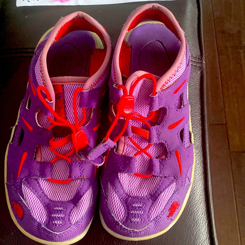 Girls’ size 2 sandals in excellent used condition. - Picture 1 of 5